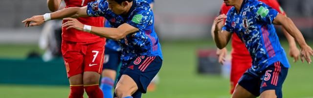 狗子28app下载-张琳芃伤退蒋光太状态差 如此防线已成国足大问题